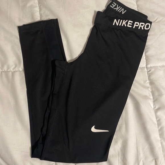 Nike Pants - Nike Pro black leggings